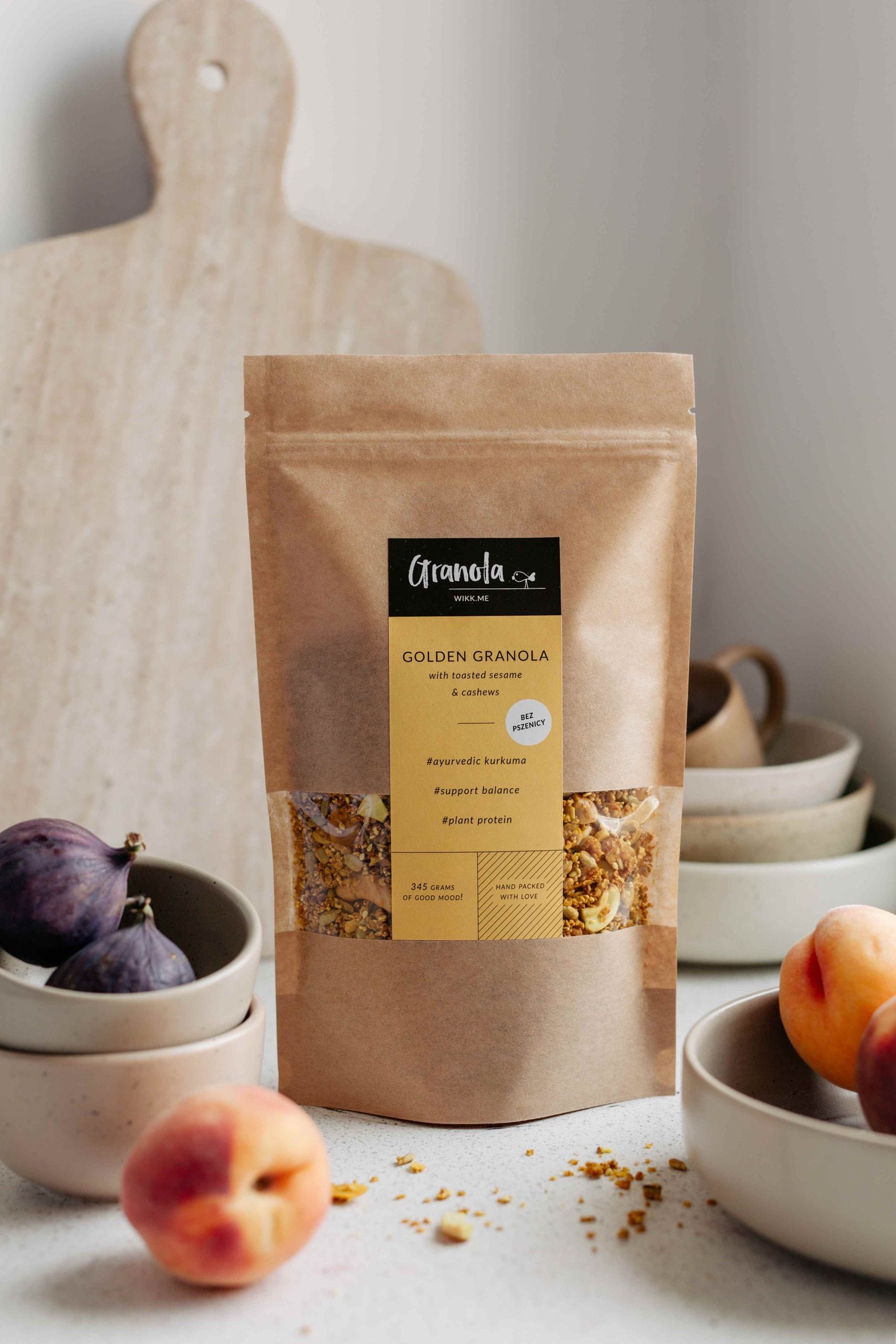 Granola w opakowaniu na płatkach jagalnych z nerkowcami i kurkumą