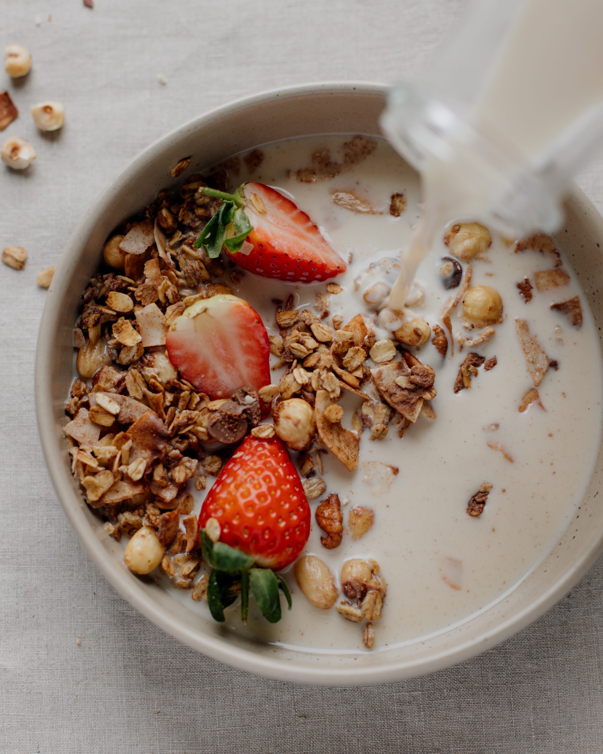 granola z orzechami laskowymi i belgijską czekoladą