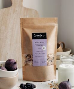 granola na płatkach jaglanych. Naturalnie bez glutenu. Z malinami i jagodami liofilizowanymi