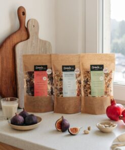 trzy granole w paczce o smakach pekan power, crazy pistachio i cozy cherry