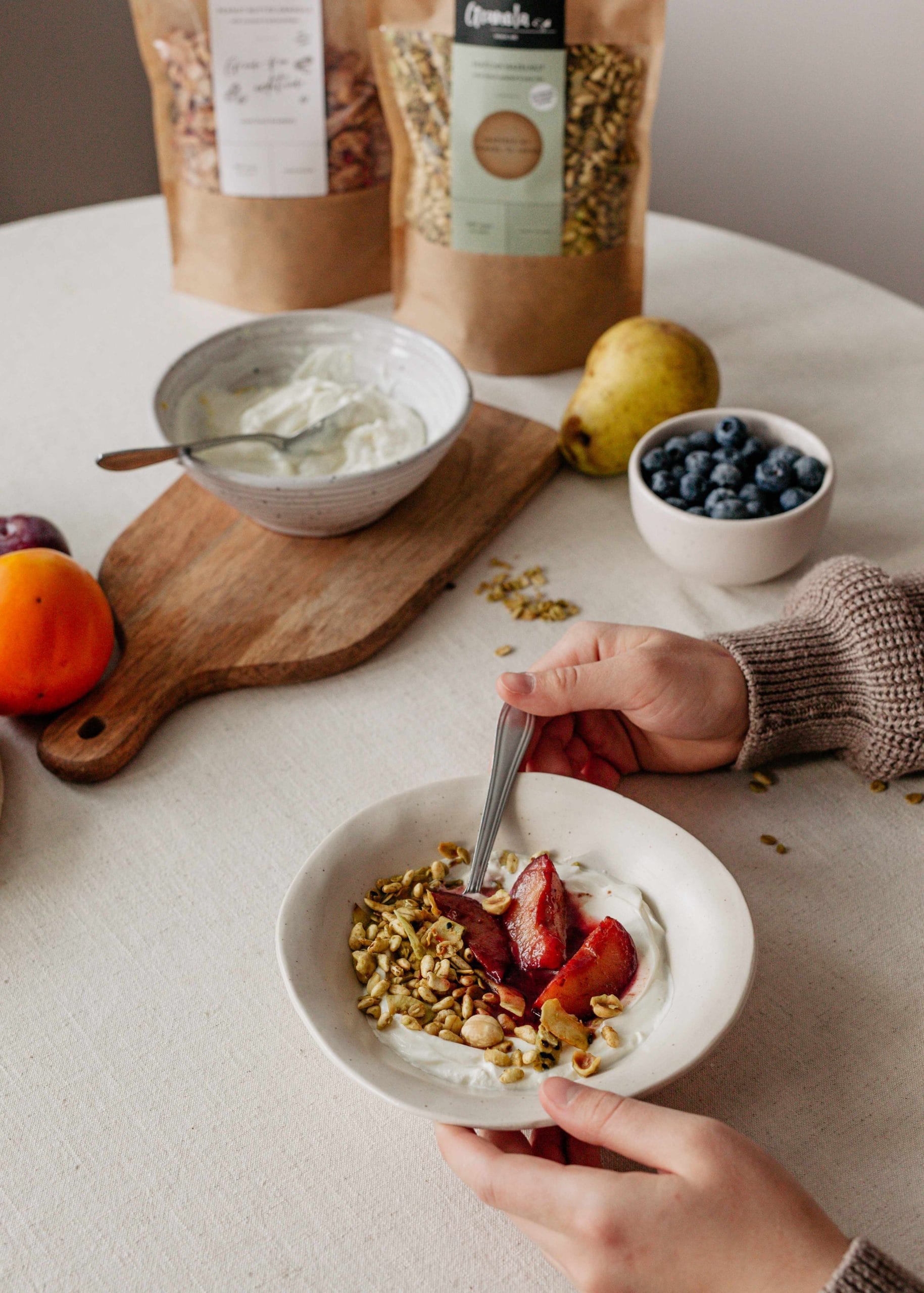 granola z matcha i orzechami laskowmy