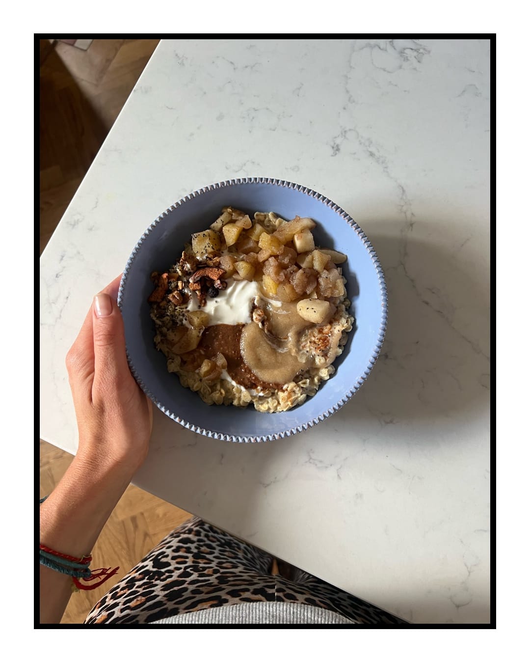 owsianka w garnku ugotowana na bezglutenowych płatkach owsianych BIO