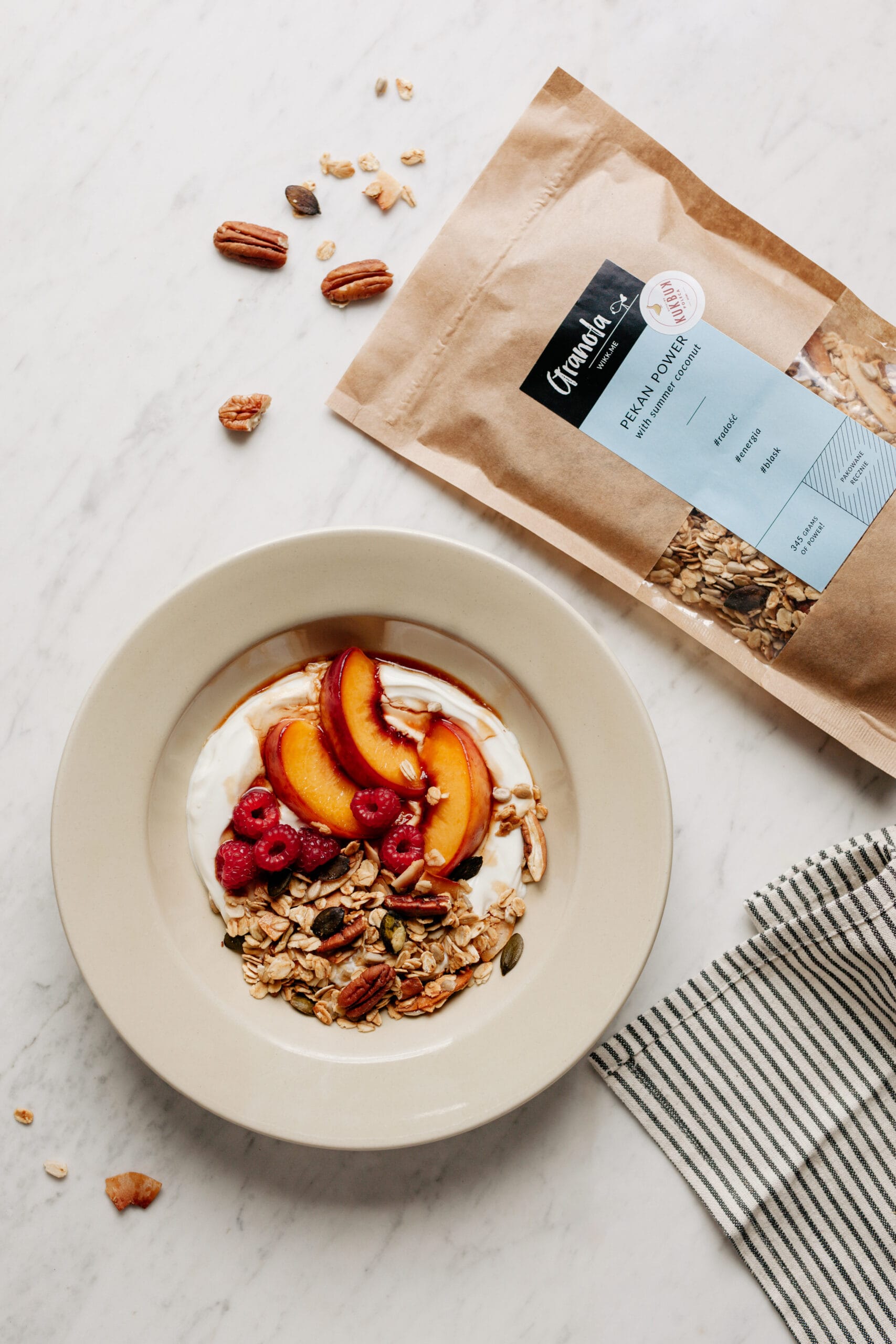 granola z orzechami pekan