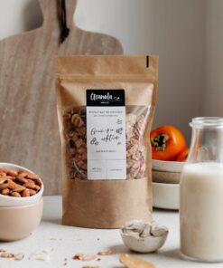 Granola dodatku bez cukru z masłem orzechowym