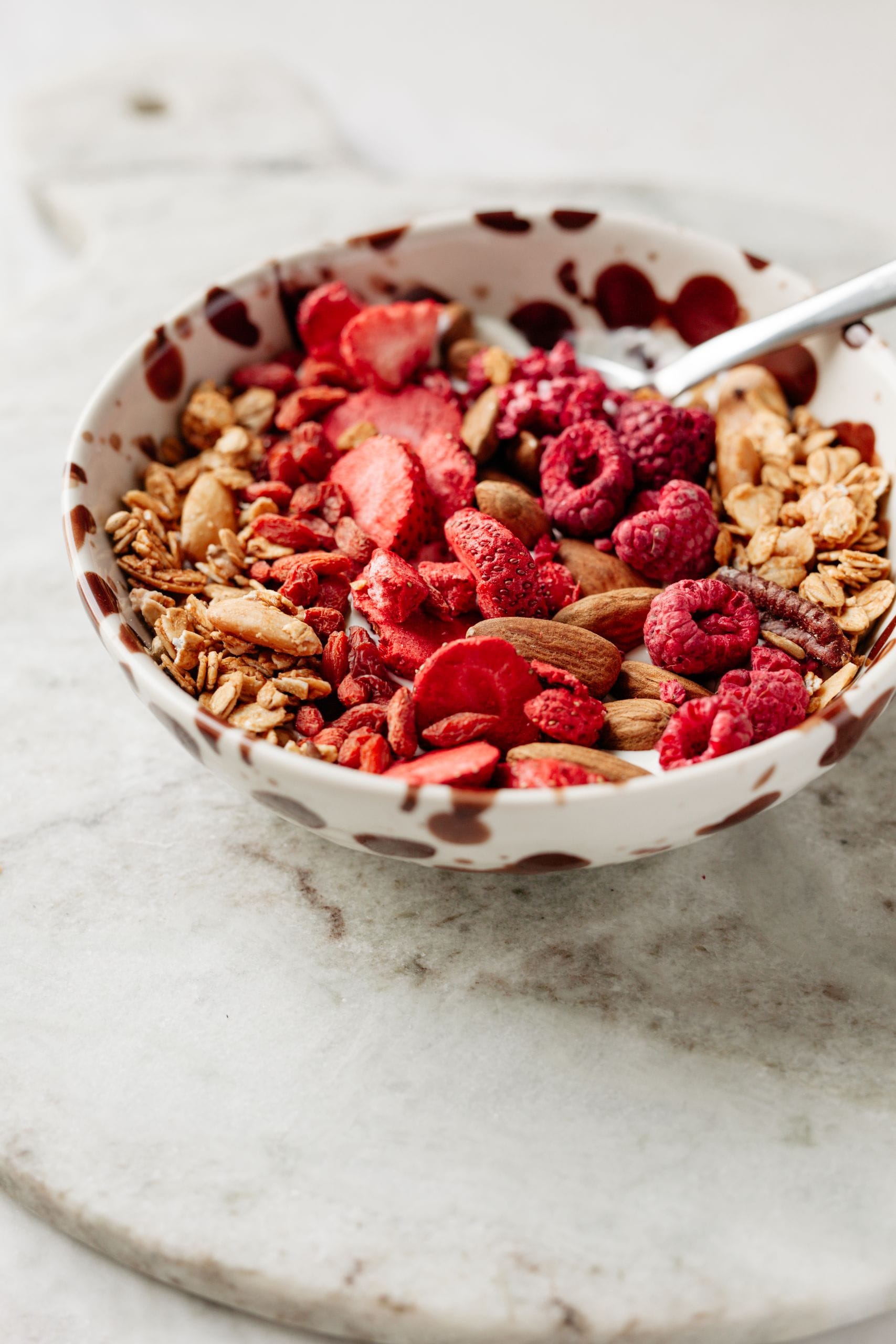 truskawka liofilizowana BIO w miseczce